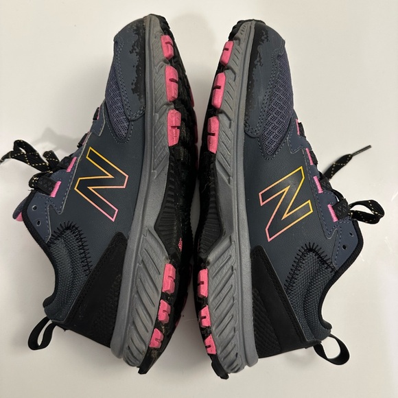 New Balance Women's 510v5 Trail Running Shoe Thunder/Pink Size 7.5 - Picture 8 of 11